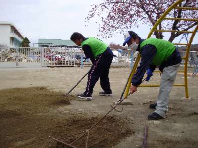 岩手県陸前高田市保育園のグランドの地ならし