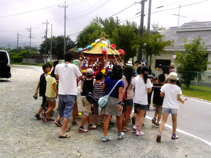 富士ヶ嶺開拓祭での子どもみこし