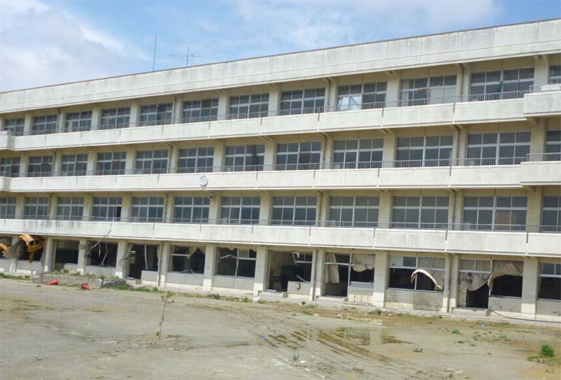 大震災から１年２ヶ月石巻市壊れたままの学校