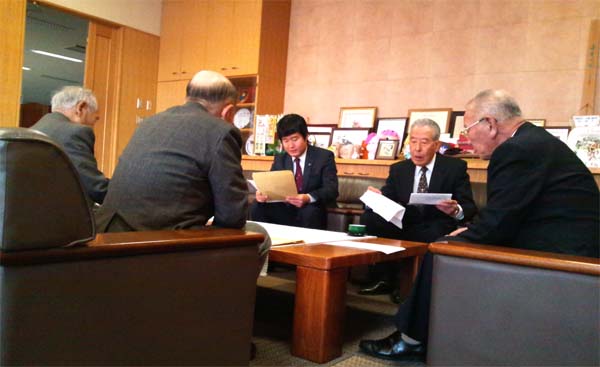 2014年度町予算編成・施策に関する重点要望」を町長に提出