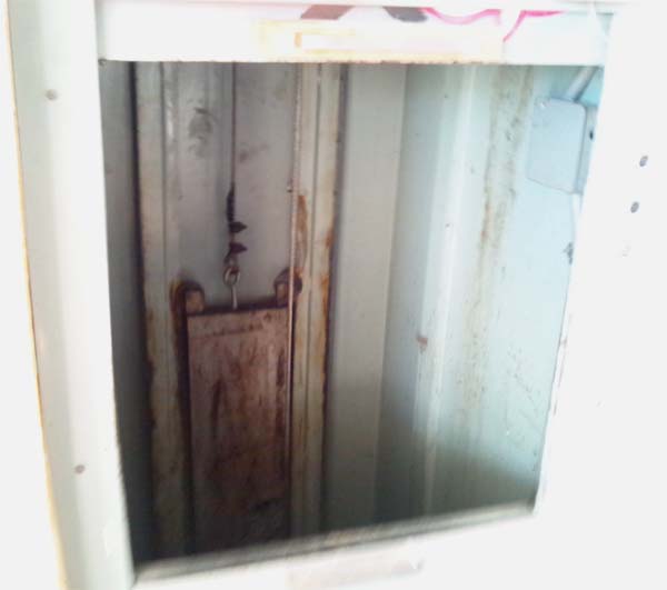 配膳エレベーター