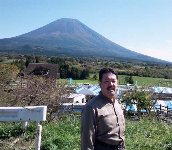 シンガーソングライターの金澤中（かなざわなか）さん