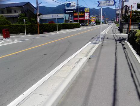 オプトナカムラさんのそばの交差点